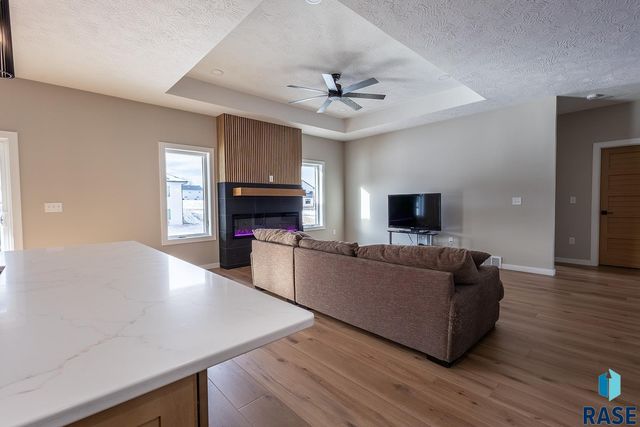 2109 S Red Oak Ave Avenue, Sioux Falls, SD 57110