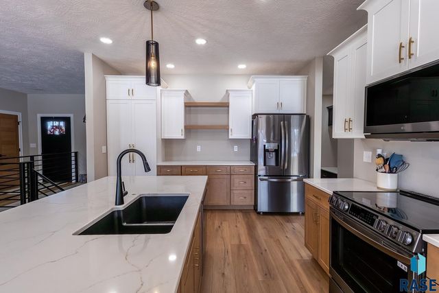 2109 S Red Oak Ave Avenue, Sioux Falls, SD 57110