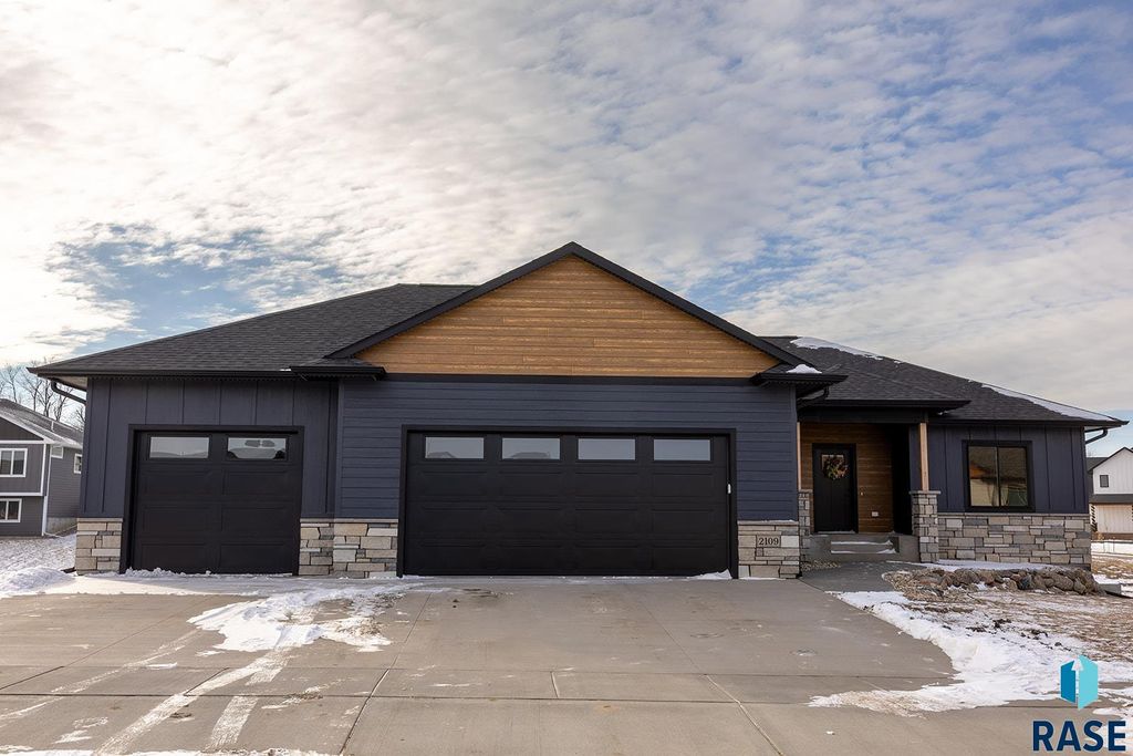 2109 S Red Oak Ave Avenue, Sioux Falls, SD 57110