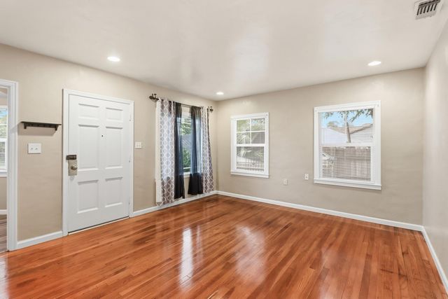 3645 Ripley St, Sacramento, CA 95838