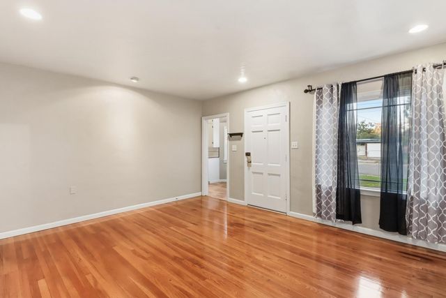 3645 Ripley St, Sacramento, CA 95838