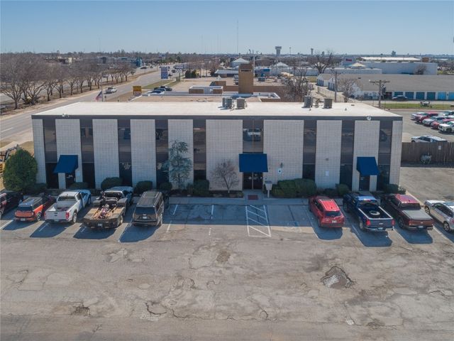 1301 S Broadway 100, Edmond, OK 73034