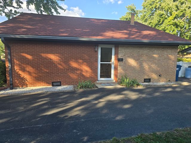 14431 Tripp Avenue, Midlothian, IL 60445