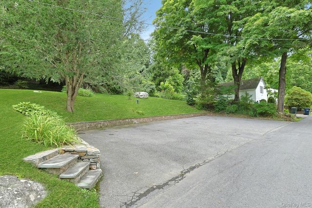 11 Lakeside Road, Mahopac, NY 10541
