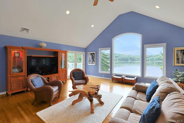 11 Lakeside Road, Mahopac, NY 10541