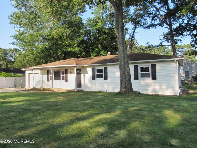 913 Larchmont Street, Toms River, NJ 08757