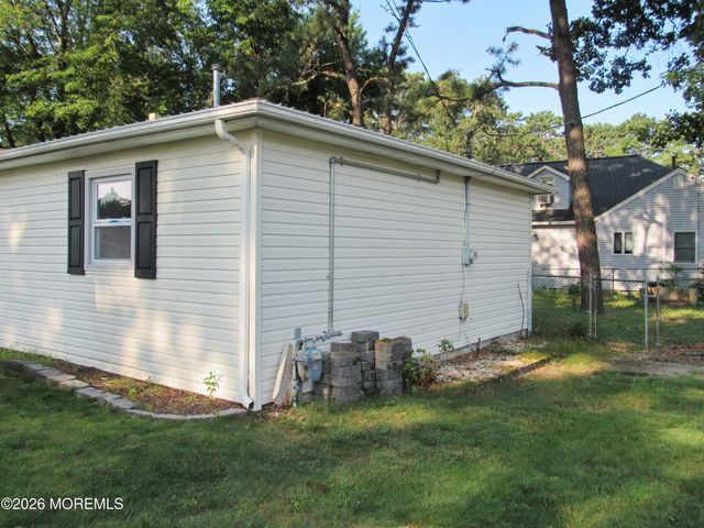913 Larchmont Street, Toms River, NJ 08757