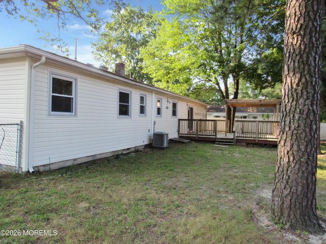 913 Larchmont Street, Toms River, NJ 08757