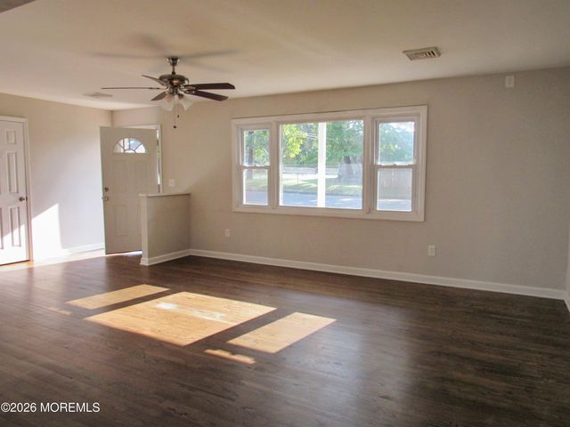 913 Larchmont Street, Toms River, NJ 08757