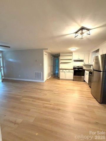 1450 3rd Street, Hickory, NC 28602