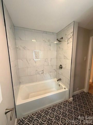 1450 3rd Street, Hickory, NC 28602
