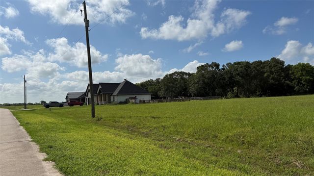 1008 Chuckwagon Trail, Angleton, TX 77515