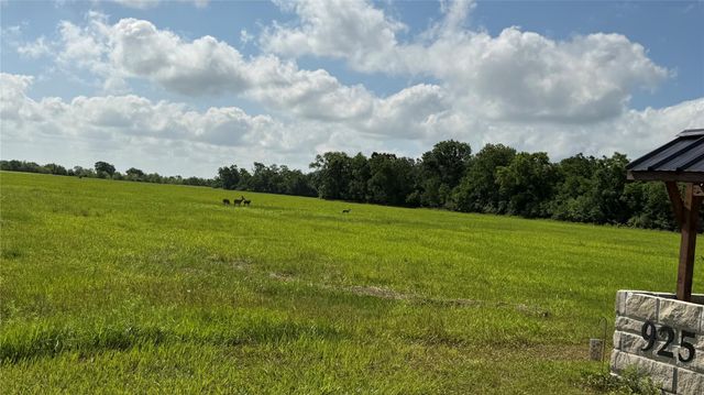 1008 Chuckwagon Trail, Angleton, TX 77515