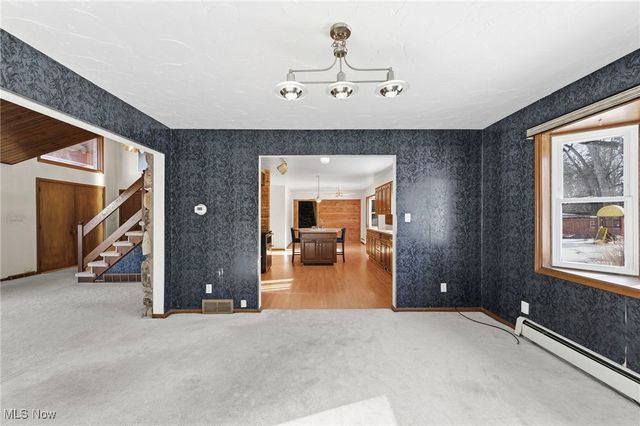 2715 W Pleasant Valley Road, Parma, OH 44134