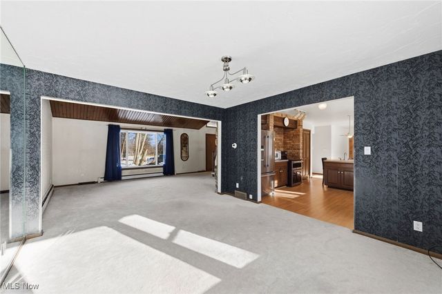 2715 W Pleasant Valley Road, Parma, OH 44134