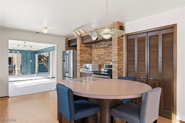 2715 W Pleasant Valley Road, Parma, OH 44134