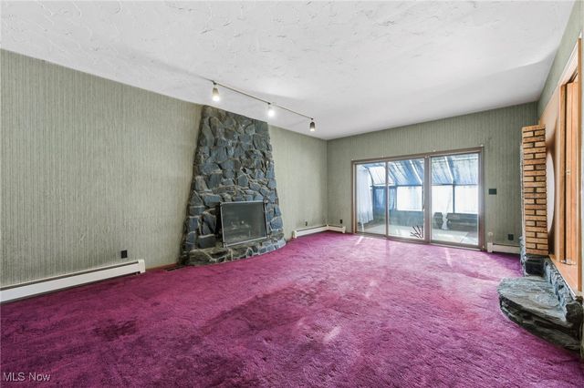 2715 W Pleasant Valley Road, Parma, OH 44134