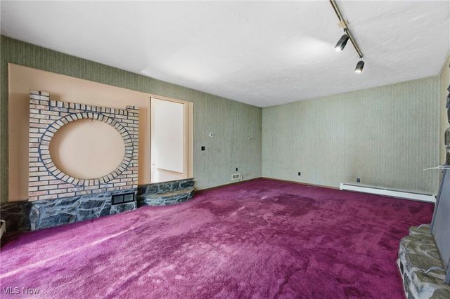 2715 W Pleasant Valley Road, Parma, OH 44134