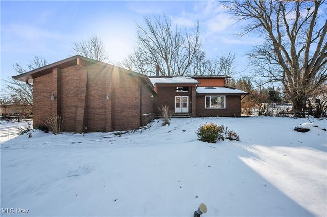 2715 W Pleasant Valley Road, Parma, OH 44134