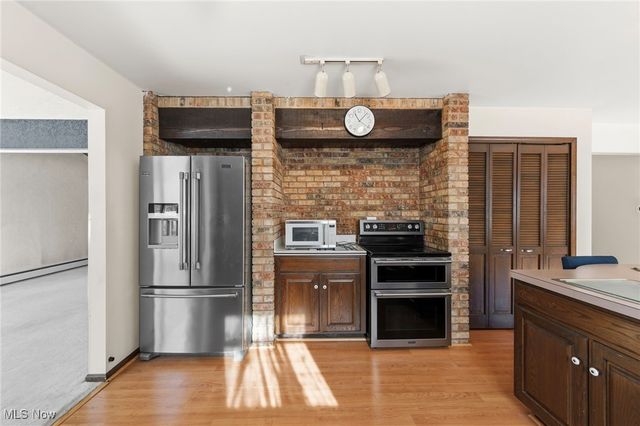 2715 W Pleasant Valley Road, Parma, OH 44134