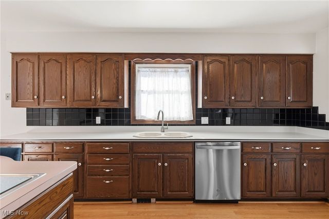 2715 W Pleasant Valley Road, Parma, OH 44134