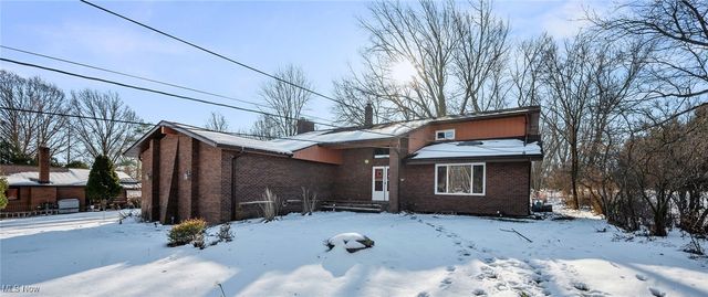 2715 W Pleasant Valley Road, Parma, OH 44134