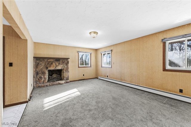 2715 W Pleasant Valley Road, Parma, OH 44134