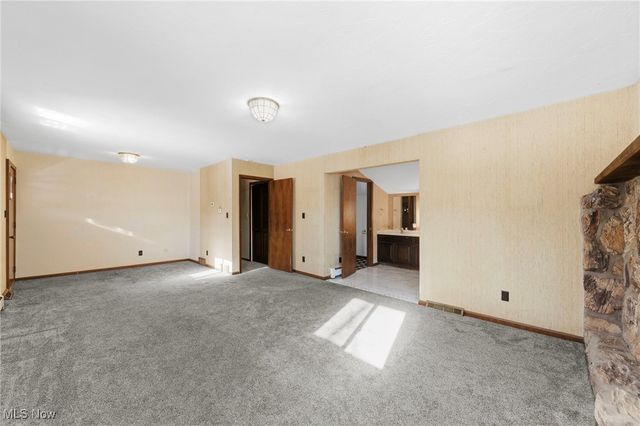 2715 W Pleasant Valley Road, Parma, OH 44134