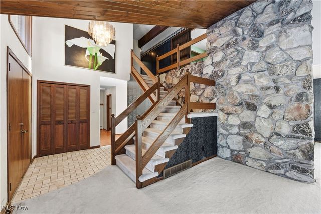 2715 W Pleasant Valley Road, Parma, OH 44134