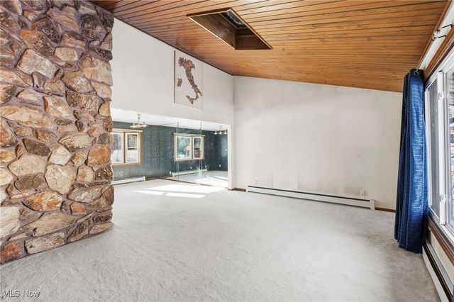 2715 W Pleasant Valley Road, Parma, OH 44134