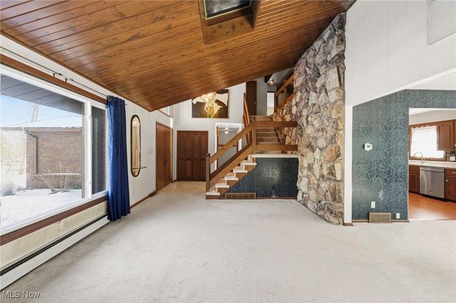 2715 W Pleasant Valley Road, Parma, OH 44134