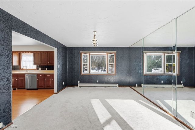 2715 W Pleasant Valley Road, Parma, OH 44134