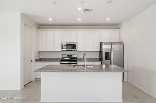 7806 S Enchanted Spring Drive, Tucson, AZ 85757