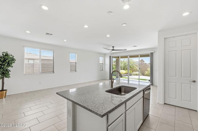 7806 S Enchanted Spring Drive, Tucson, AZ 85757