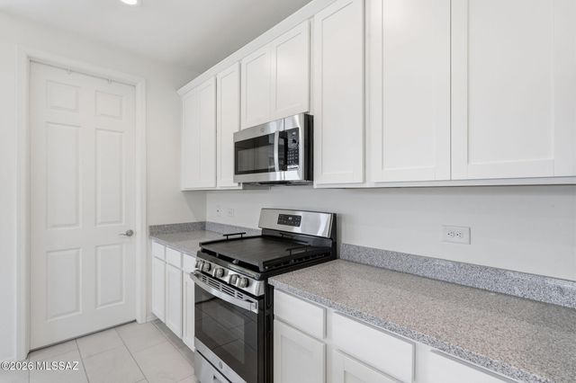 7806 S Enchanted Spring Drive, Tucson, AZ 85757