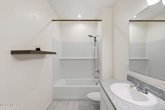 7806 S Enchanted Spring Drive, Tucson, AZ 85757
