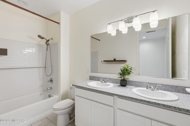 7806 S Enchanted Spring Drive, Tucson, AZ 85757