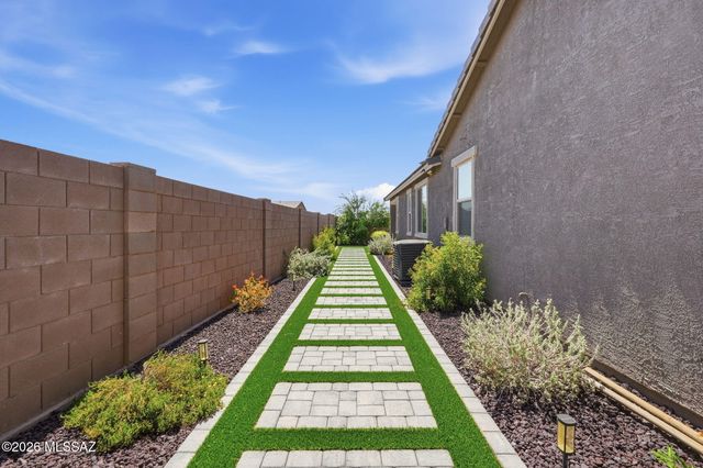 7806 S Enchanted Spring Drive, Tucson, AZ 85757