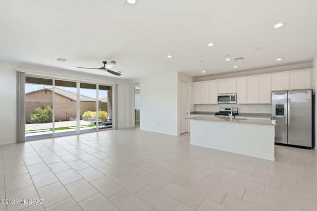 7806 S Enchanted Spring Drive, Tucson, AZ 85757
