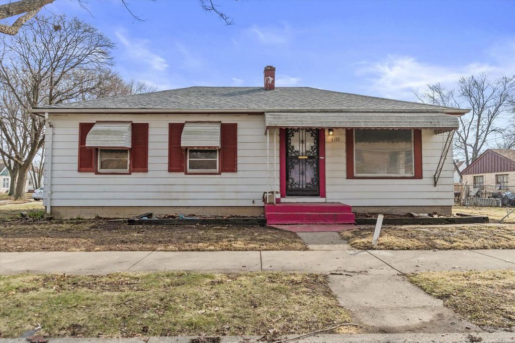 2101 W Fairmount AVENUE, Milwaukee, WI 53209