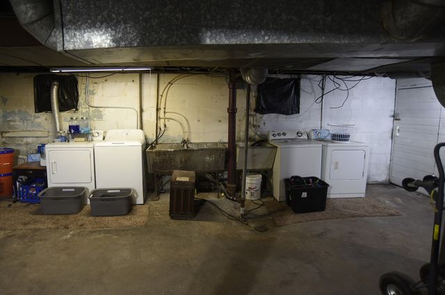 1305 Garrison Avenue, Rockford, IL 61103