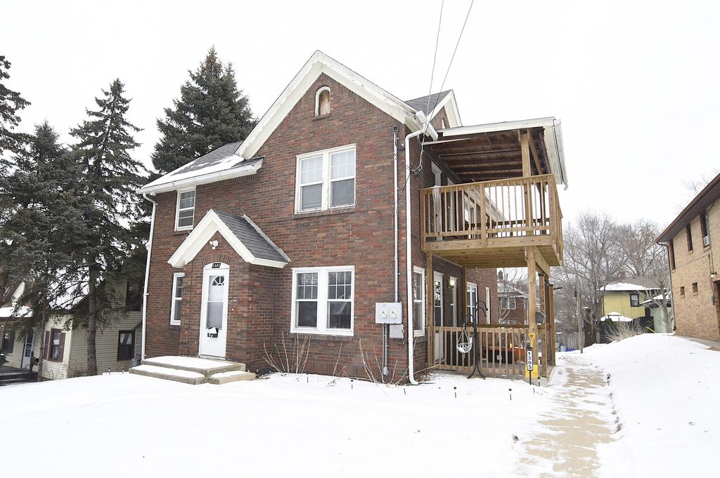 1305 Garrison Avenue, Rockford, IL 61103