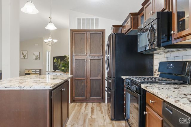 1225 Taft Highway 5, Bakersfield, CA 93307