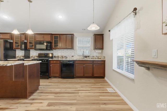 1225 Taft Highway 5, Bakersfield, CA 93307