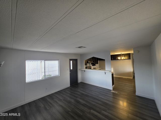 4800 W Ocotillo Road 105, Glendale, AZ 85301