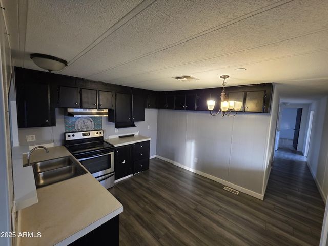 4800 W Ocotillo Road 105, Glendale, AZ 85301