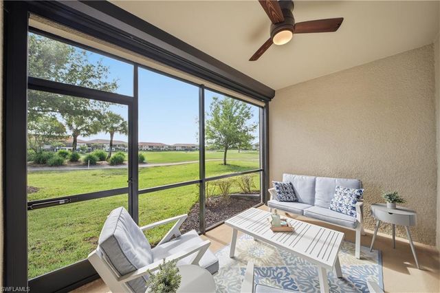 9394 Pocida CT 101, Naples, FL 34119