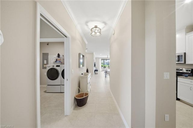 9394 Pocida CT 101, Naples, FL 34119