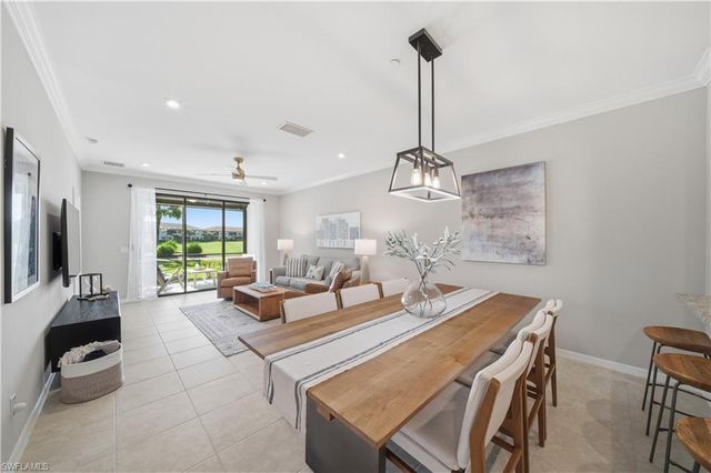 9394 Pocida CT 101, Naples, FL 34119