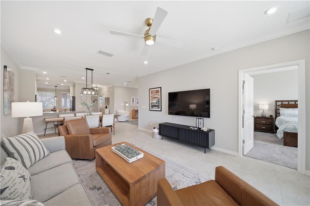 9394 Pocida CT 101, Naples, FL 34119